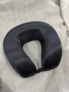 Calpak 100% Real Silk Black Memory Foam Travel Neck Pillow
